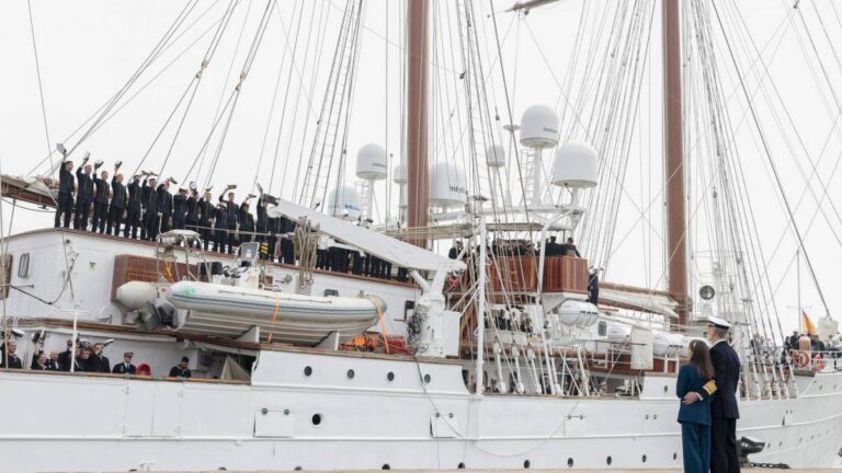 PHOTOS: The Emotional Farewell of Princess Leonor Aboard the Ship Where She Will Spend Six Months Princess Leonor's farewell
