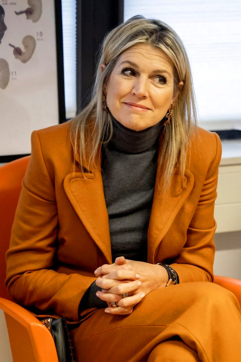 A Stunning Orange Claes Iversen Suit Defines Queen Maxima’s Day Queen Maxima in orange suit
