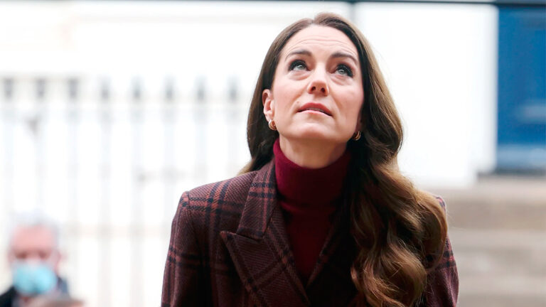 PHOTOS: Princess Kate’s Emotional Visit to the Hospital Where She Was Treated for Cancer Kate Middleton visits Royal Marsden Hospital