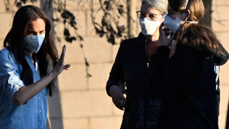 New images emerge of Meghan Markle delivering donations to people affected by the Eaton Fire: Did Kelly Osbourne criticize her? meghan markle in the fires of LA » Dukes of Sussex