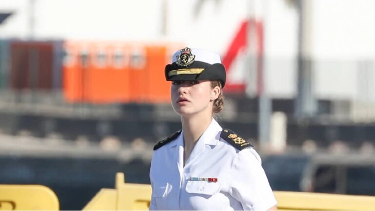 Princess Leonor Experiences an Embarrassing Moment While Disembarking from the Elcano Ship: What Happened to Her? Princess Leonor at Las Palmas