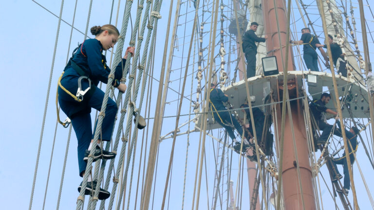 At 50 Meters High! Princess Leonor Faced Her First Challenge Aboard the Elcano Princess Leonor's naval training on the Elcano » Princess of Spain