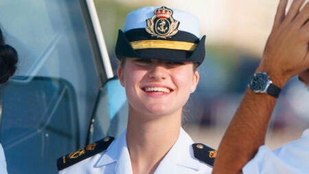 Princess Leonor on the cover of the General Navy Magazine