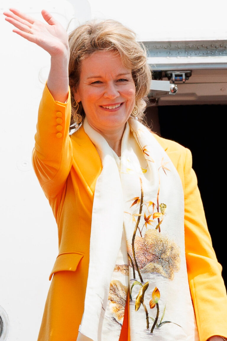 Queen Mathilde Bid Farewell to Vietnam in a Vibrant Yellow Suit Queen Mathilde in yellow suit