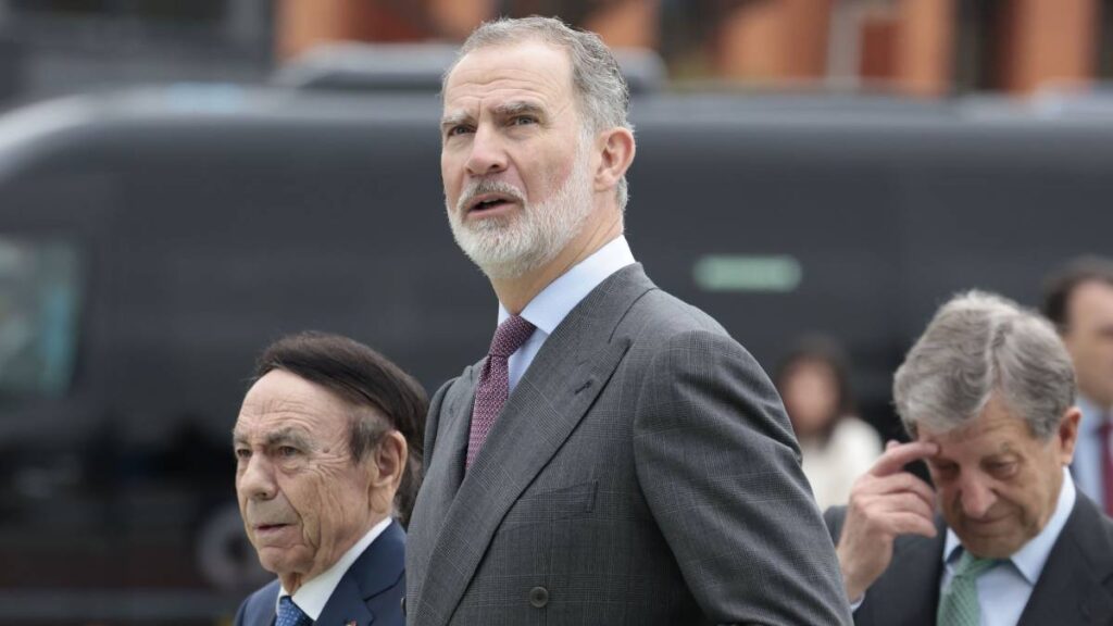 Princess Leonor's bikini photos king felipe reaction