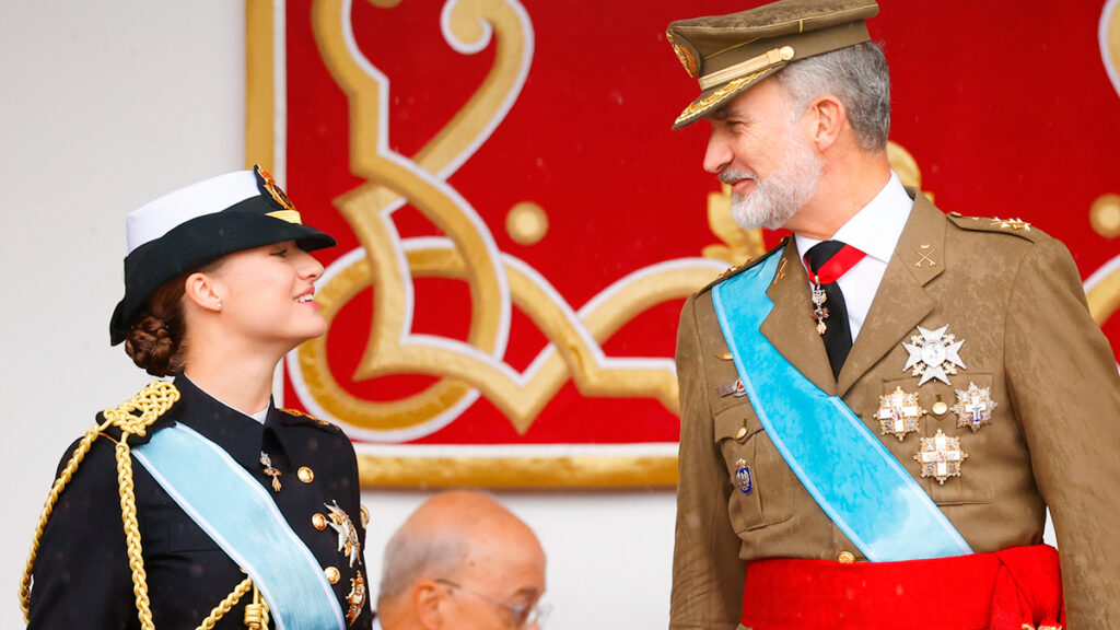 Photo of King Felipe and Princess Leonor on the Beach