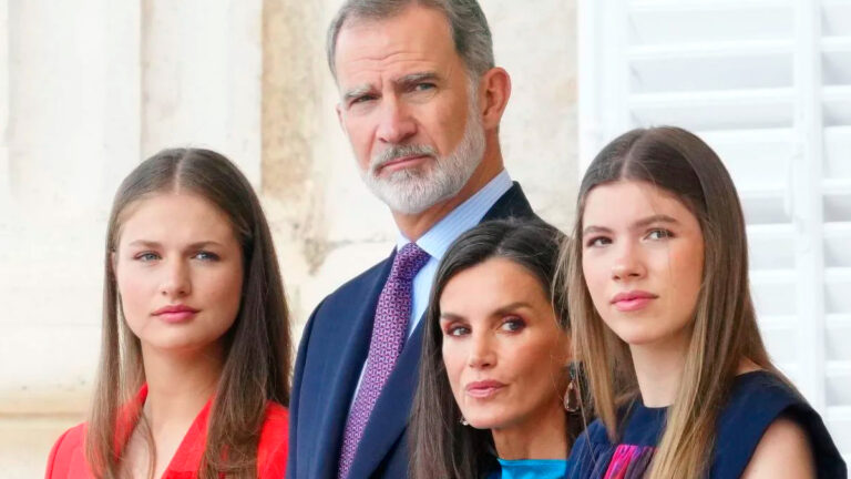 Outrage in the Spanish Royal Family After the Publication of Photos of Leonor in a Bikini Spanish Royal Family Reacts to Leonor’s Bikini Photos