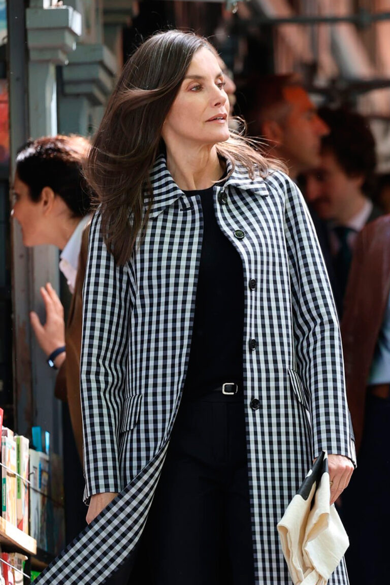 Queen Letizia Returns in Style to Madrid Book Fair Queen Letizia's Style at the Madrid Book Fair 2025