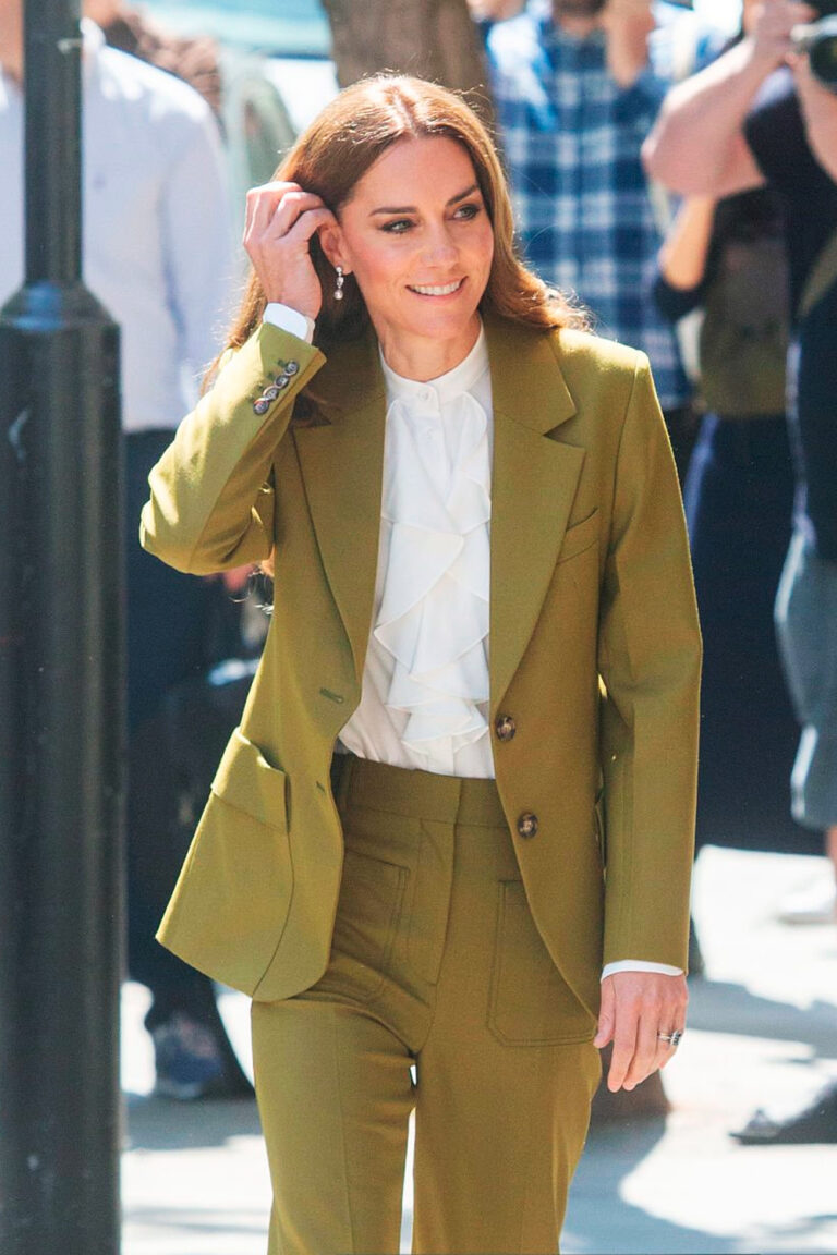 Kate Middleton Wears Green Suit by Victoria Beckham