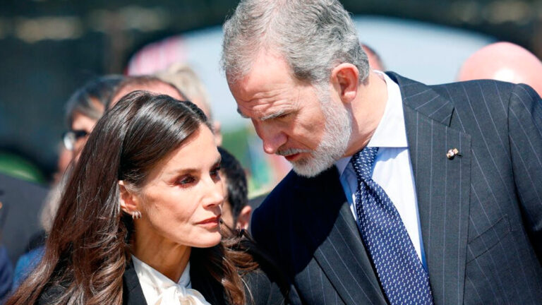 The Photo of King Felipe and Queen Letizia That Everyone’s Talking About King Felipe and Queen Letizia Hold Hands