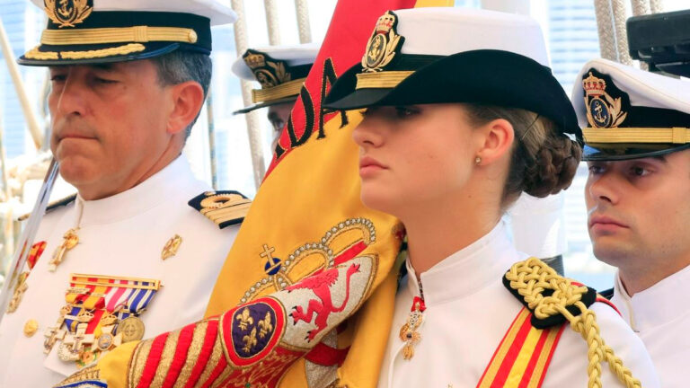 Princess Leonor in Colombia: Swearing of the Flag with the Navy’s Dress Uniform Princess Leonor in Colombia