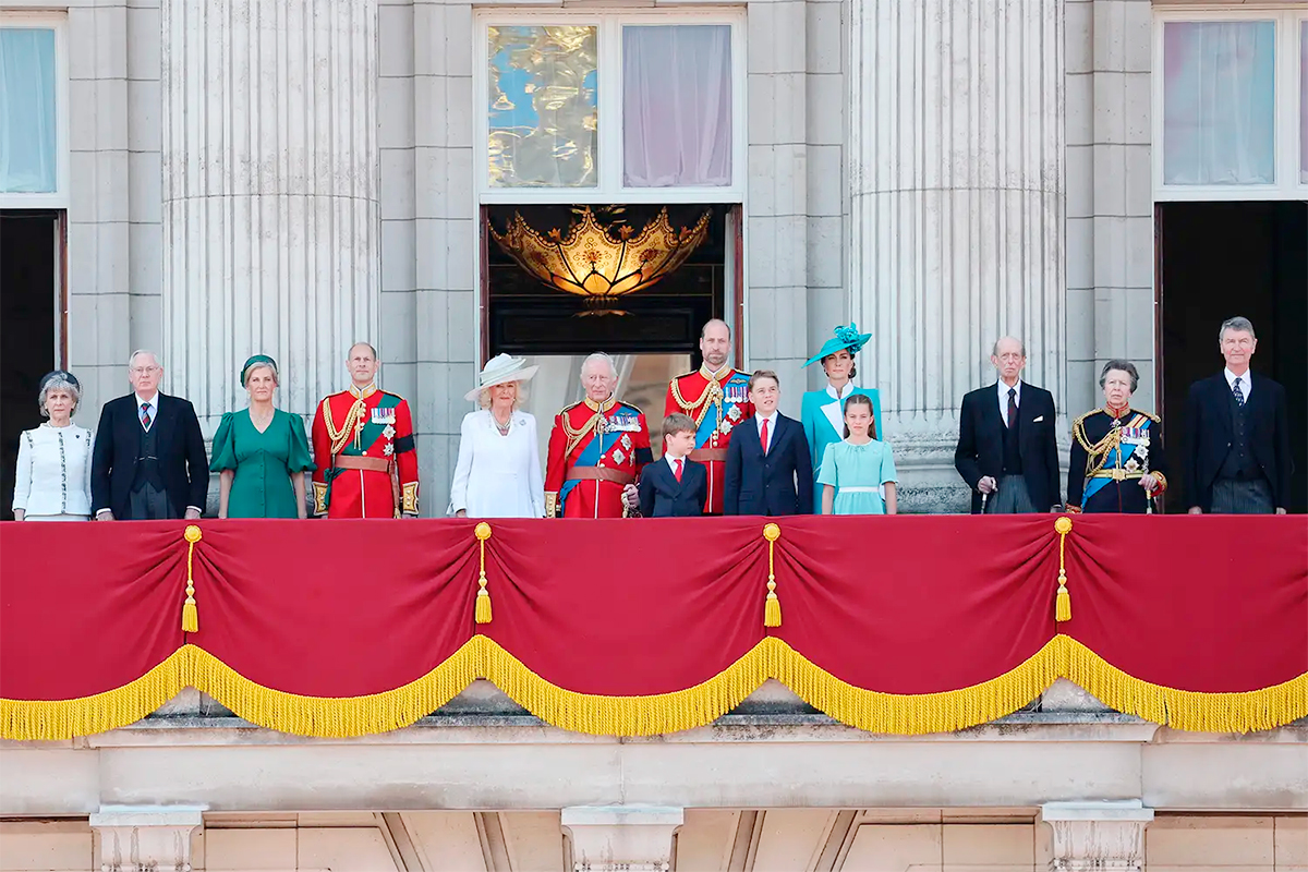 The royal family on the balcony of Buckingham Palace.