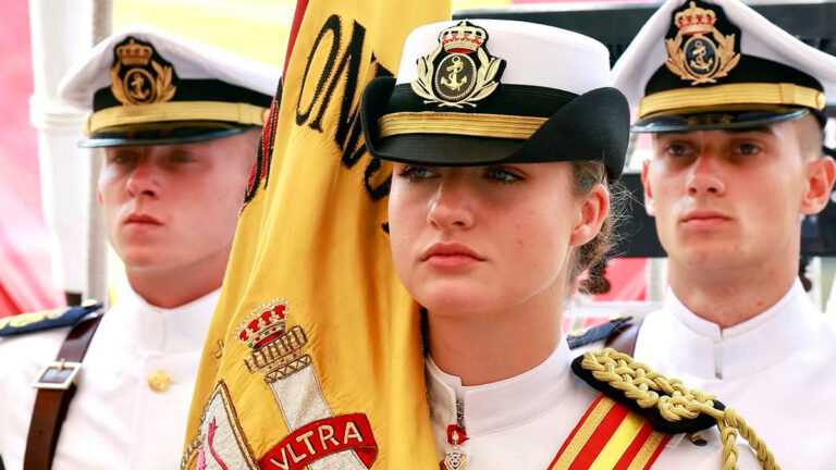 PHOTOS: Princess Leonor Leads Flag Ceremony in New York Princess Leonor Leads Flag Ceremony in New York