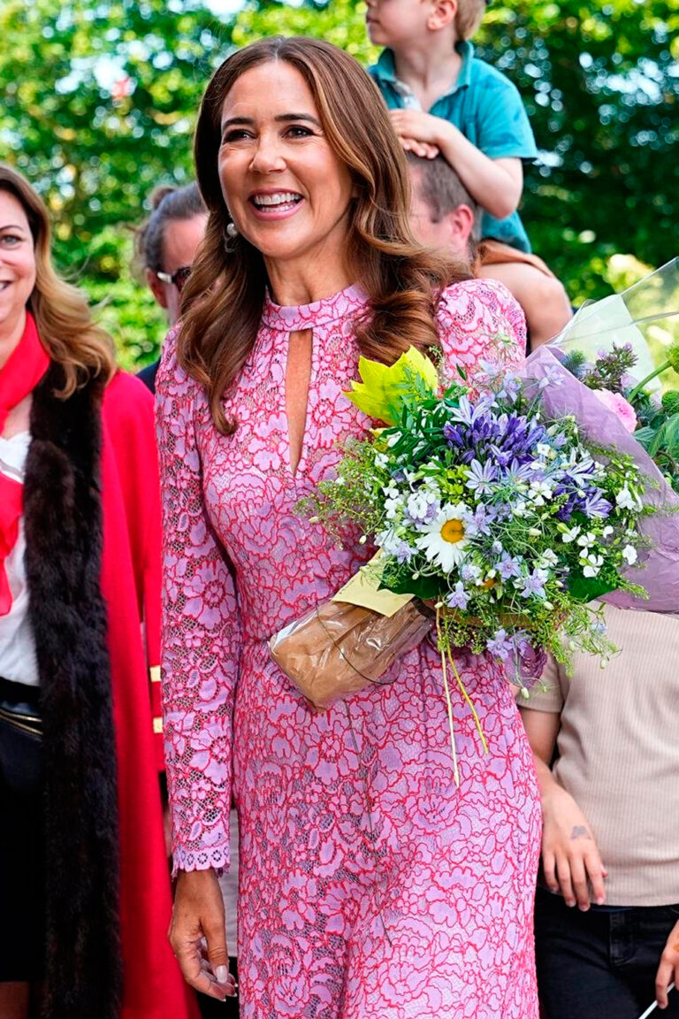 Queen Mary Stuns in Romantic Pink Midi Dress Queen Mary's style at the Kongebarn Exhibition