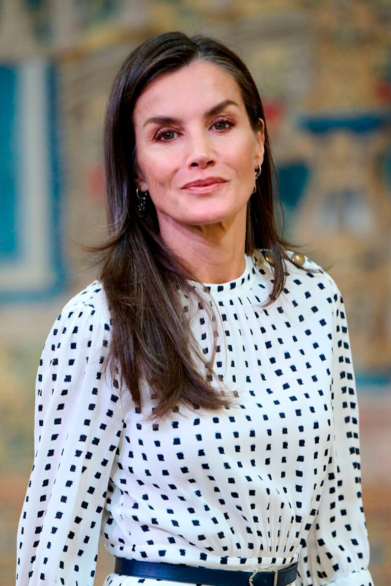 Queen Letizia Brings Back Her Iconic Massimo Dutti Dress Leonor and Sofia's Summer Styles in Mallorca » Queen Letizia Style