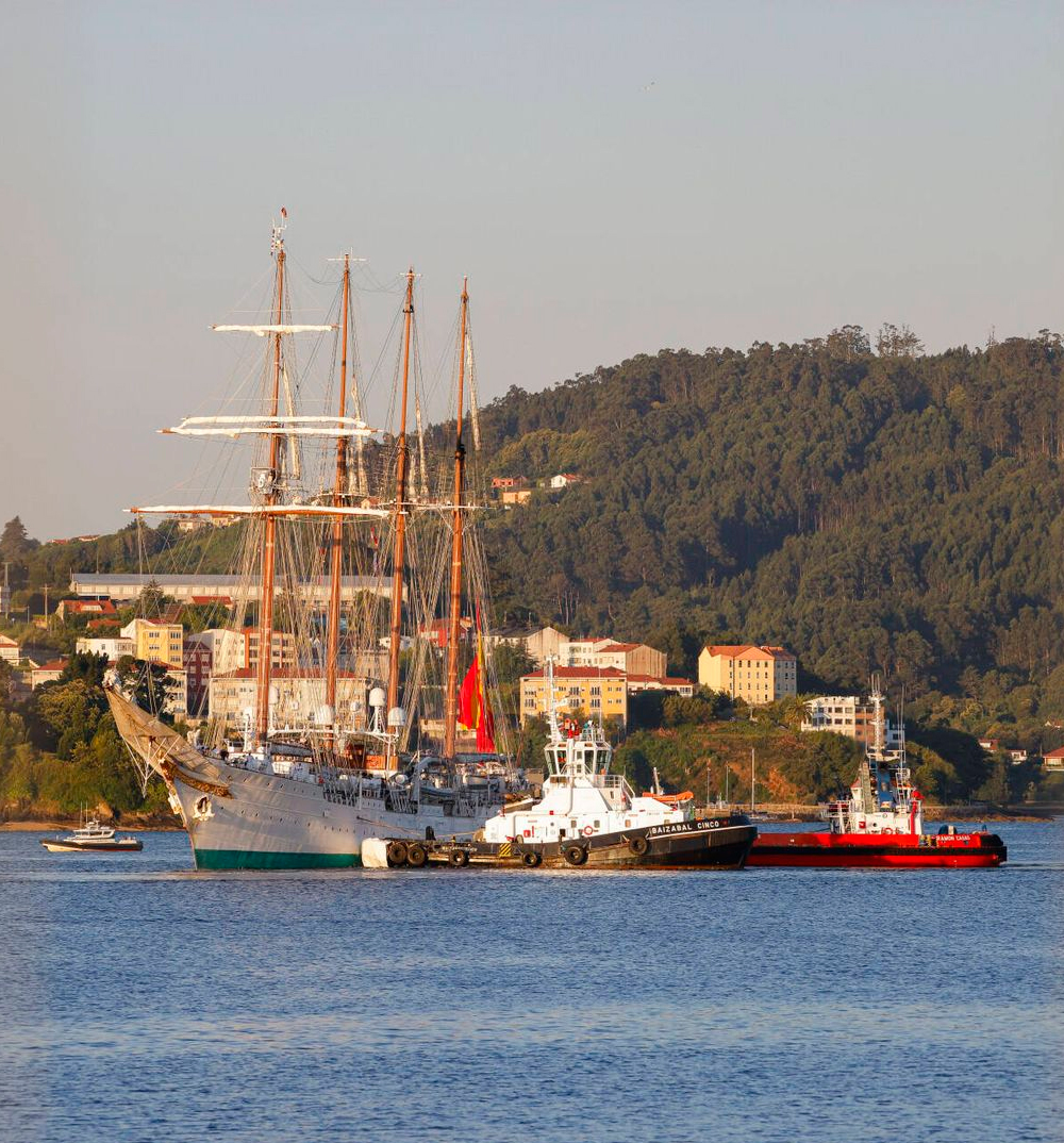 The Elcano arriving in Ferrol.
