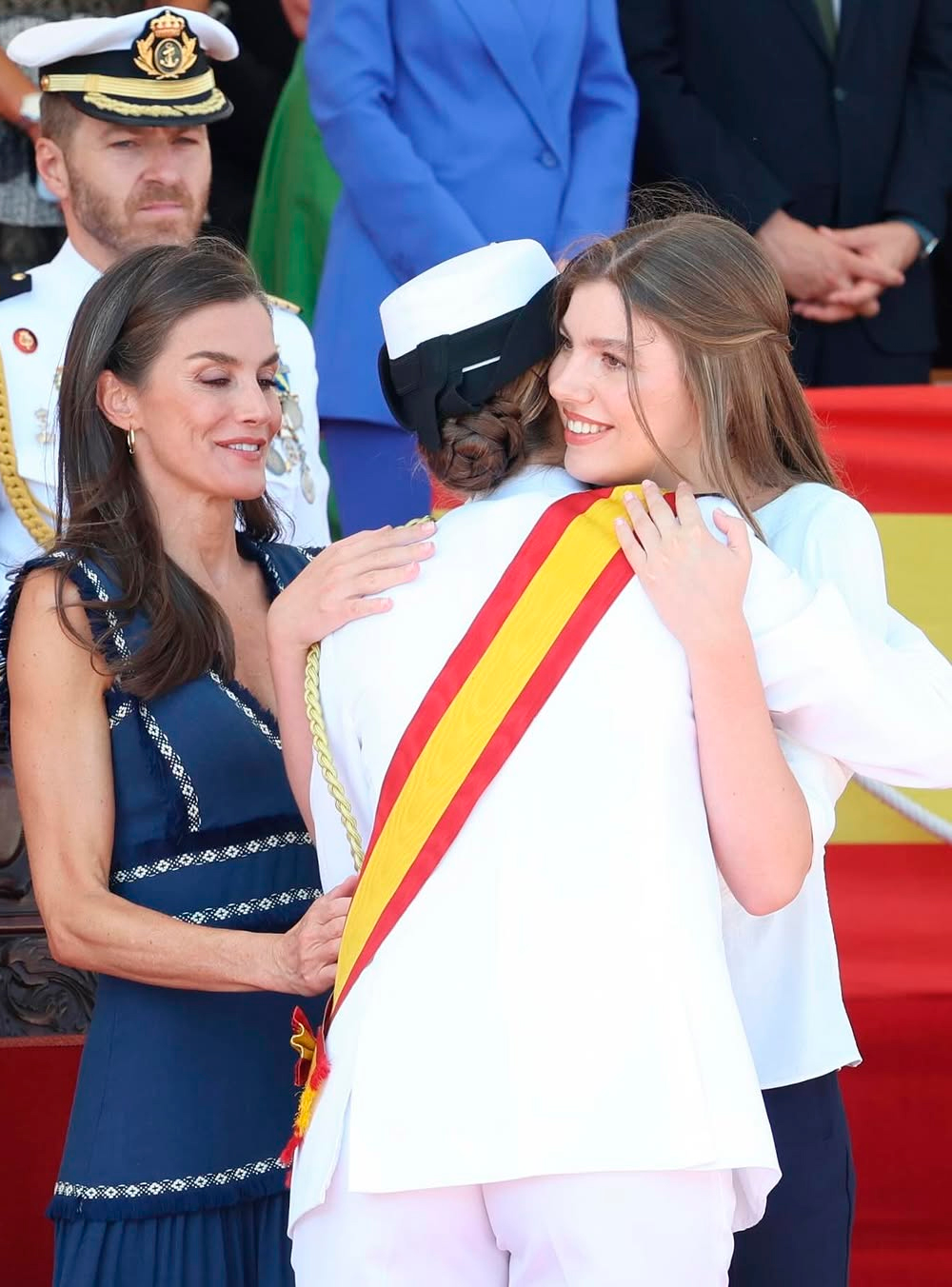 Infanta Sofia hugs her sister Leonor.