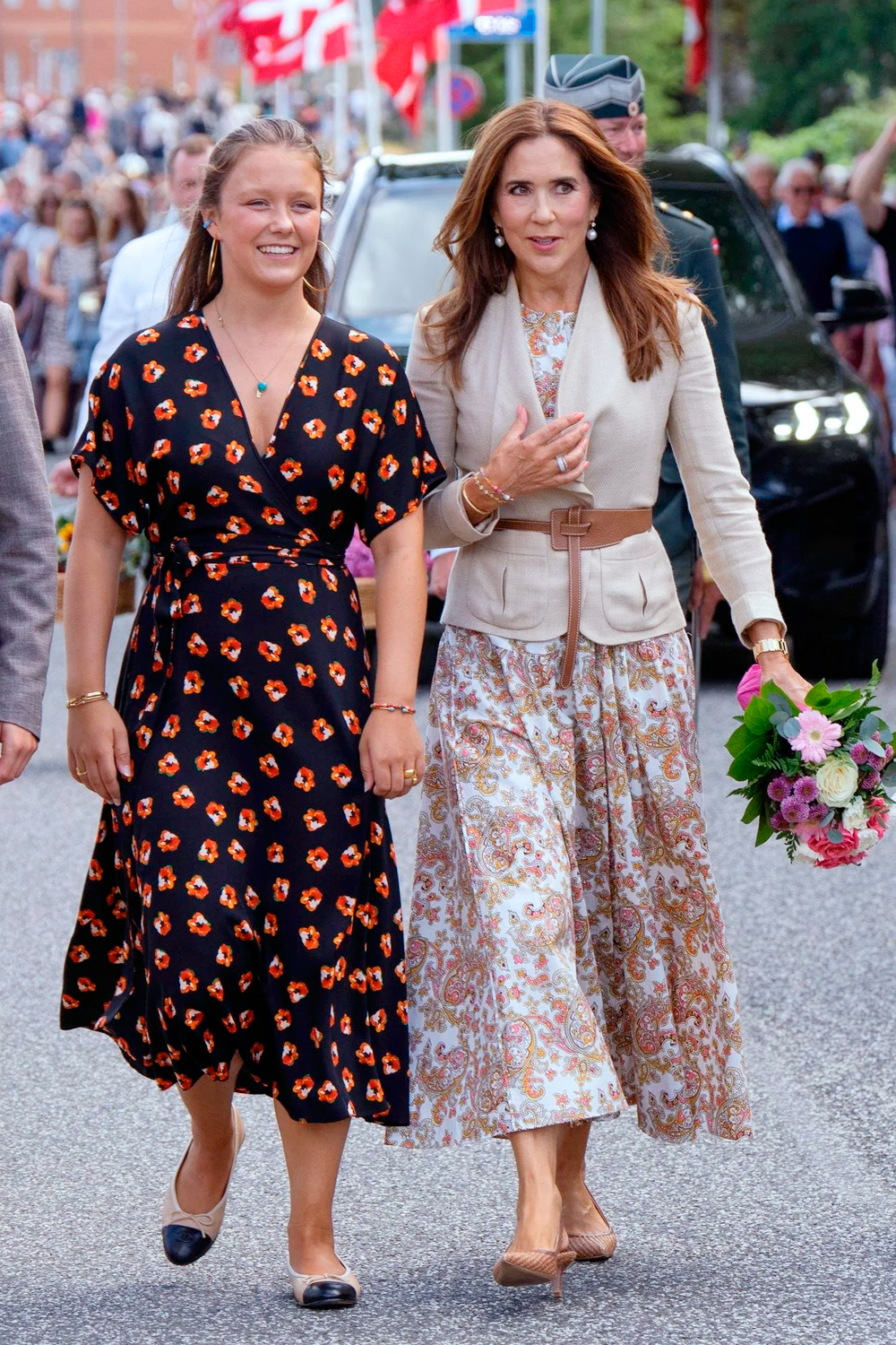 Queen Mary and Princess Isabella’s Summer Style