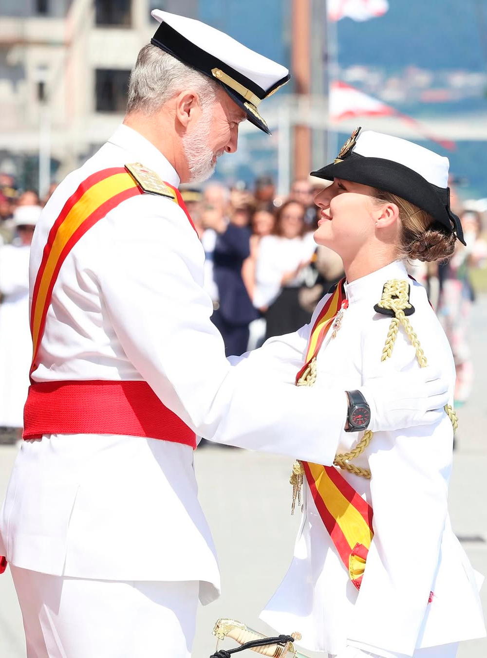 Leonor has been awarded the Grand Cross of Naval Merit with white distinction by the King.