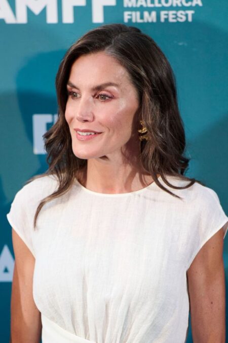 Elegant Dress Outfit Ideas White Asymmetrical Dress & Gold Jewelry » Pin Posts