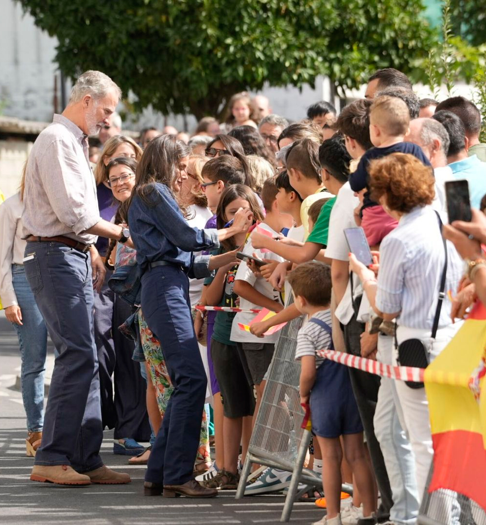The gestures of affection from King Felipe VI and Queen Letizia toward the residents of Jerte and Ambroz.