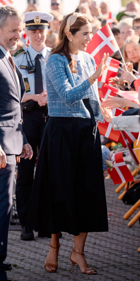 Skirt Outfits Ideas: Classic Navy Midi Skirt Ensemble » Pin Posts