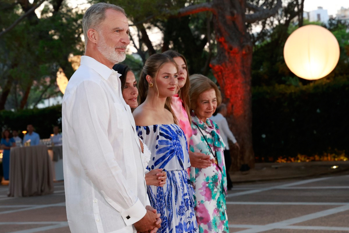Spanish Royals Family Pose at Marivent Palace