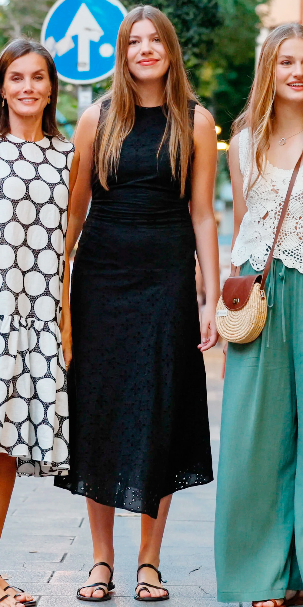 Sofia wore a black cotton lace dress from Mango.