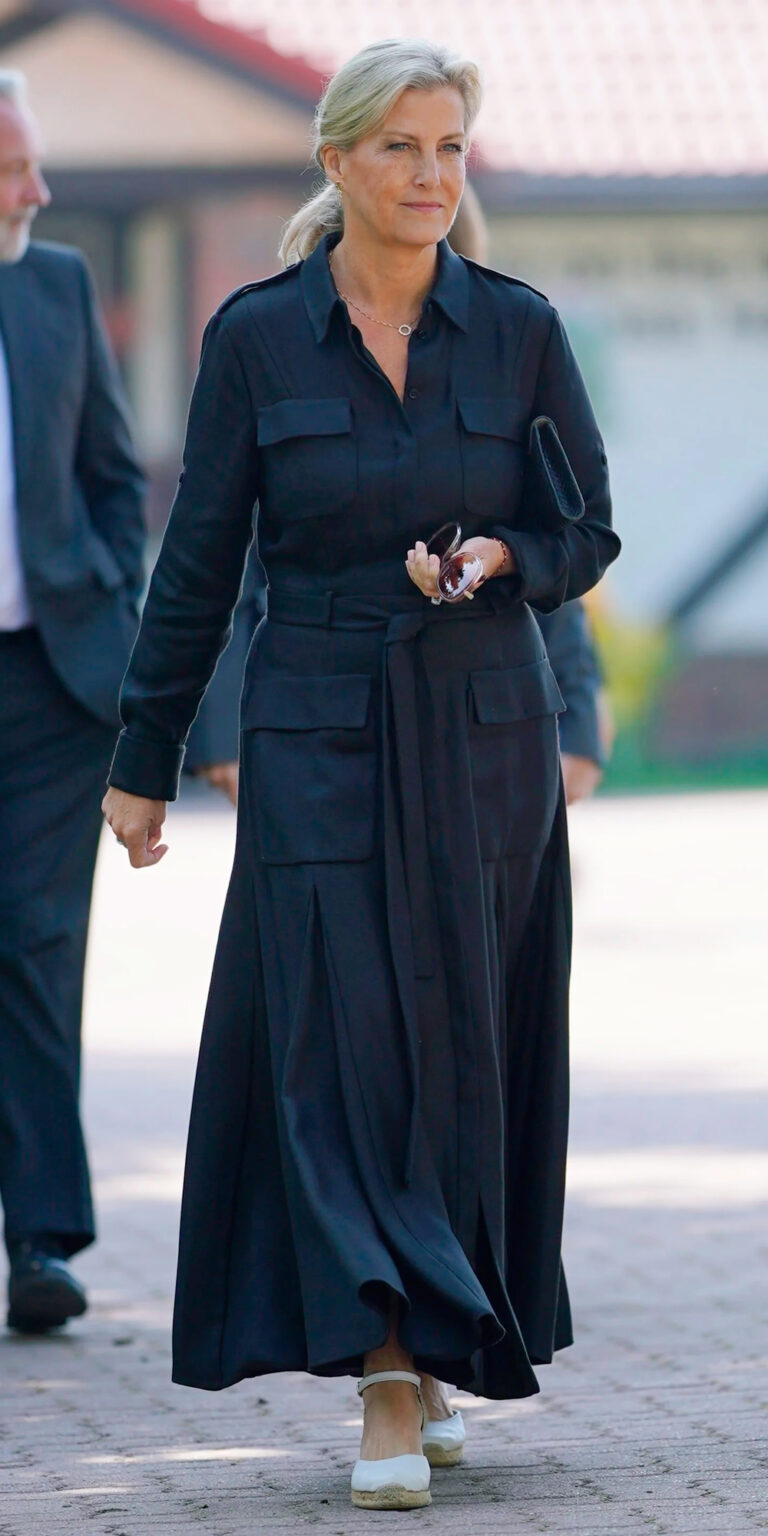 Casual Outfit Ideas: Black Shirt Dress & Classic Espadrilles » Pin Posts