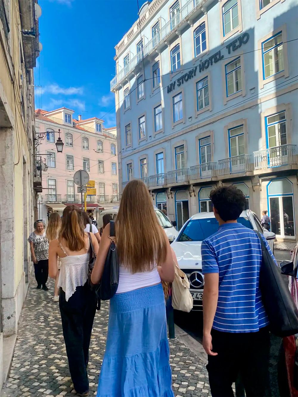 Infanta Sofia walking with her classmates in Lisbon.