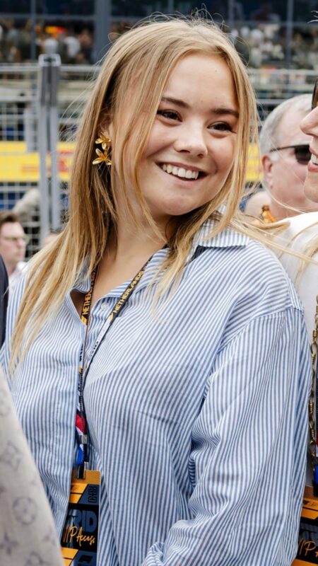 Royal Princess Casual Outfits: Relaxed Royalty in Jeans and Blouse » Pin Posts