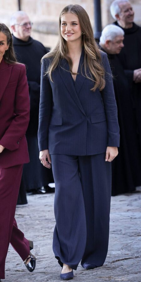 Women Suit Outfits Fashion Ideas: Navy Striped Suit with Delicate Heels » Pin Posts