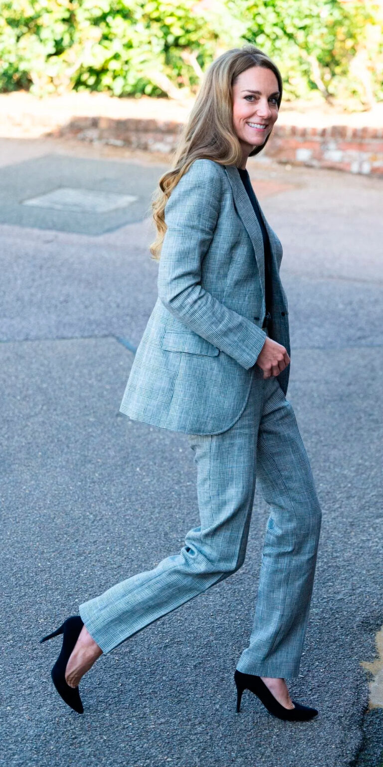 Work Outfits Ideas For Women: Tailored Check Suit and Pumps » Pin Posts