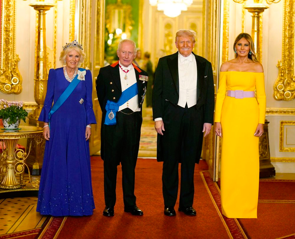 Official photo of the King and Queen, Charles III and Camilla, alongside Donald Trump and Melania. 