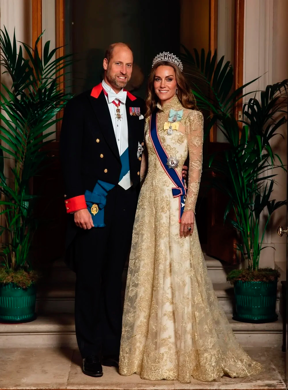 Kate wore a Phillipa Lepley gold lace gown and the iconic Lover’s Knot tiara