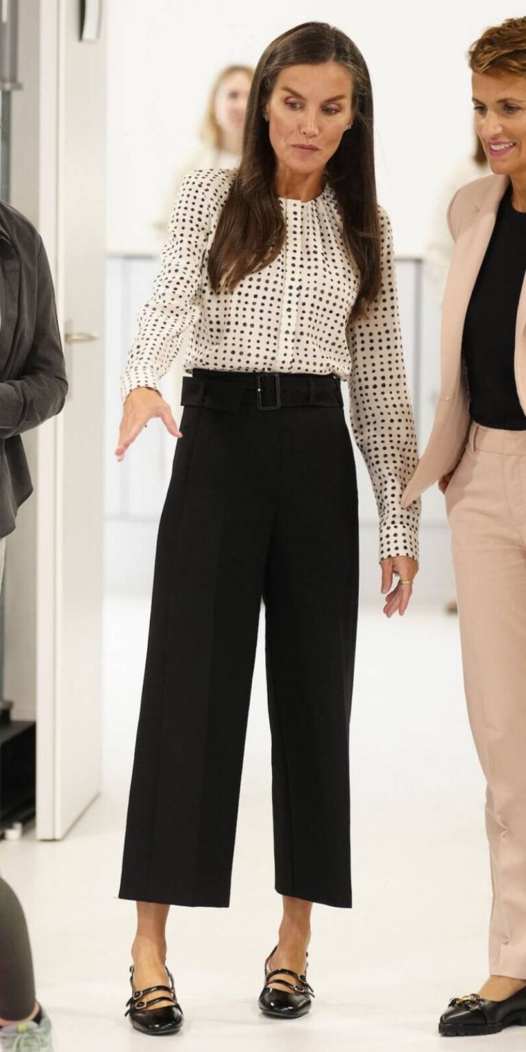Work Outfits Ideas For Women: Modern Executive Look with Polka Dots » Pin Posts