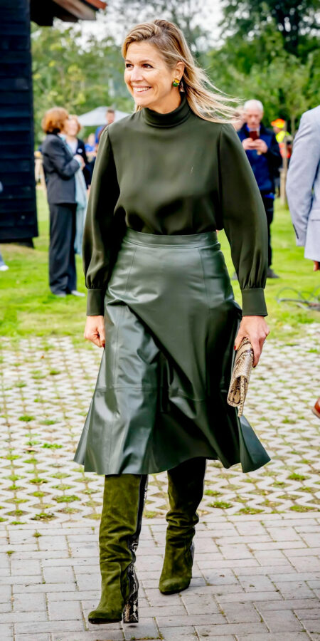 Work Outfits Ideas For Women: Structured Blouse and Skirt Combo » Pin Posts