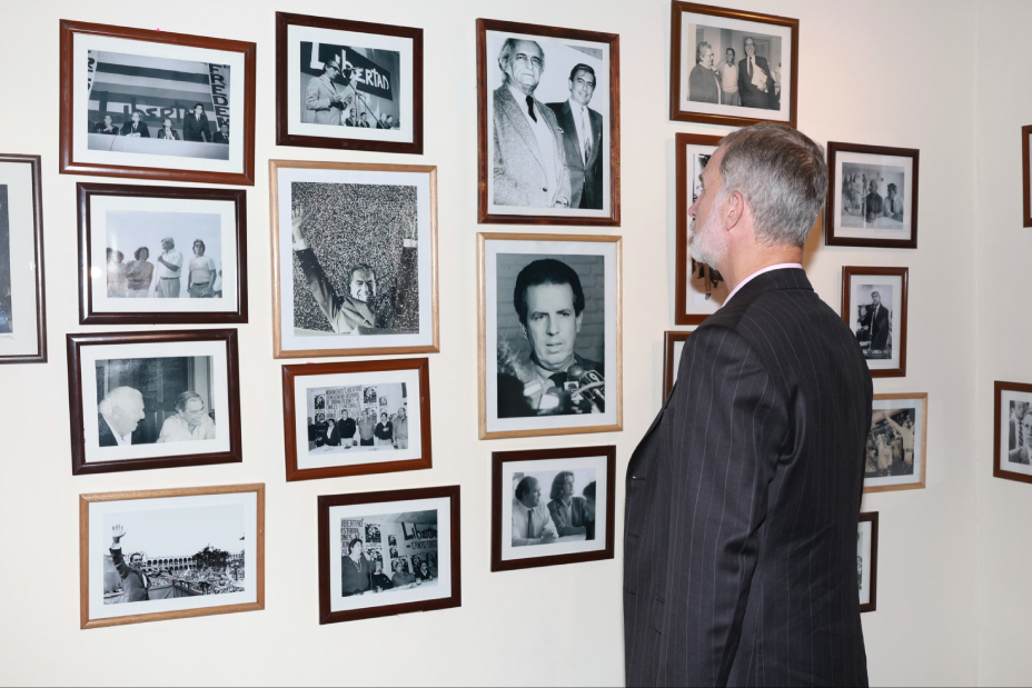 The King visits the Mario Vargas Llosa House Museum in Arequipa, Peru.