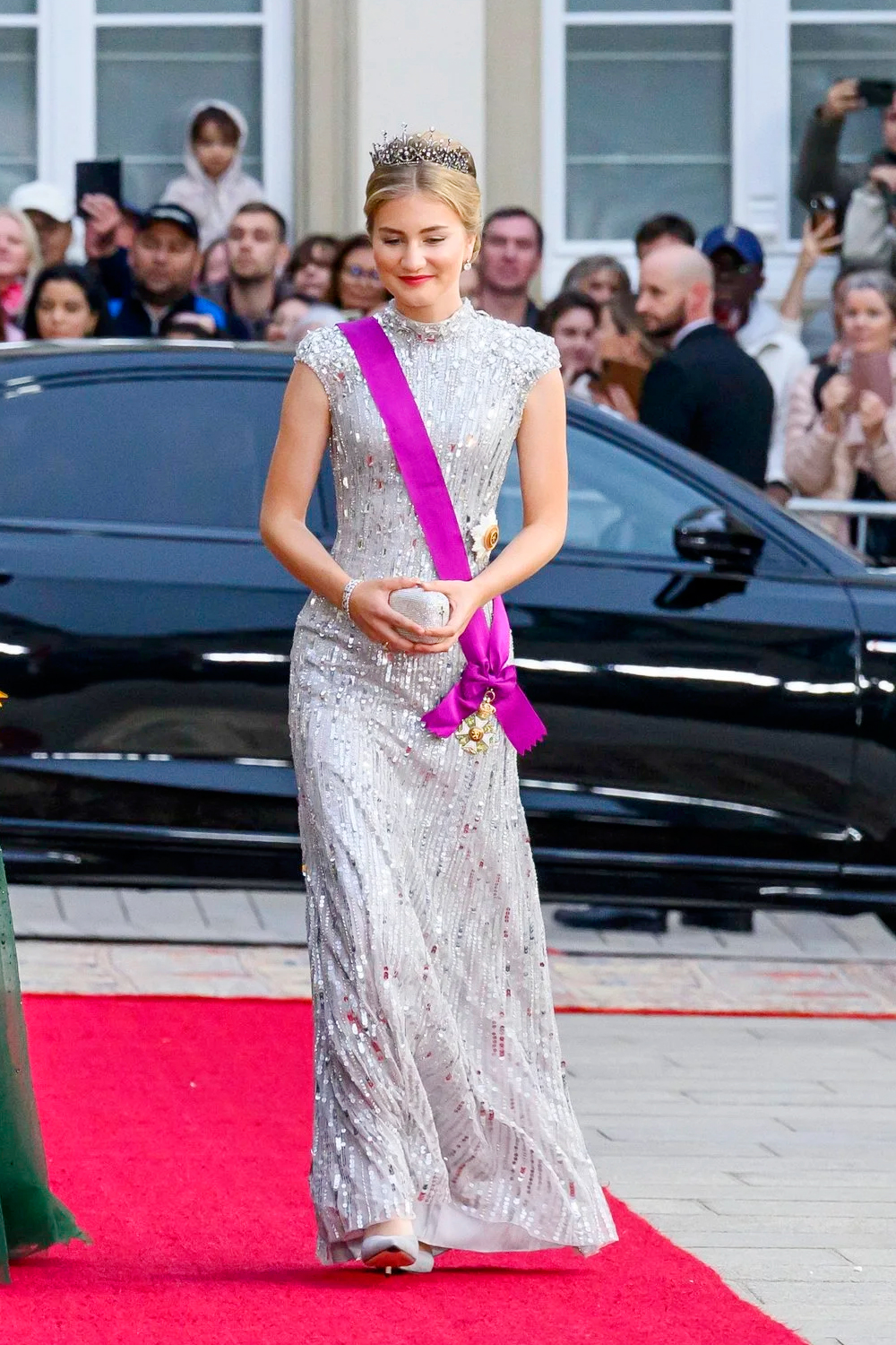  Princess Elisabeth wears a dress by Jenny Packham