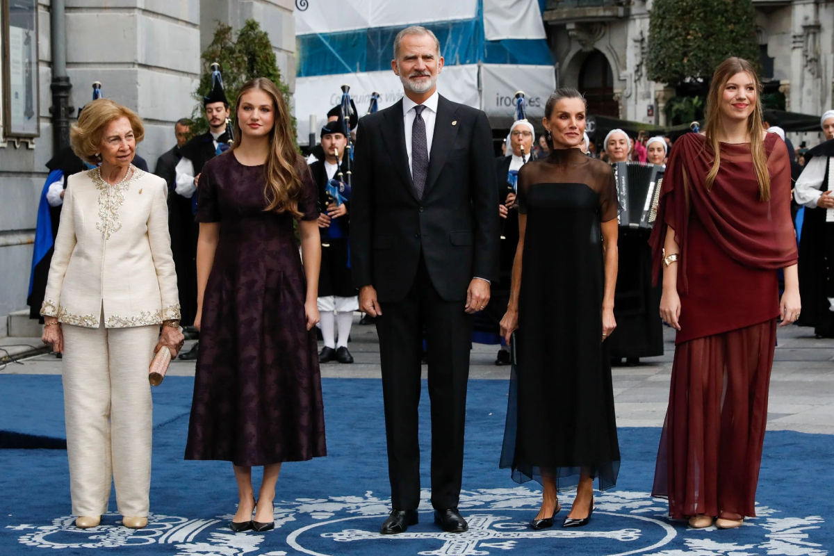The royal family upon their arrival at the Campoamor Theater.