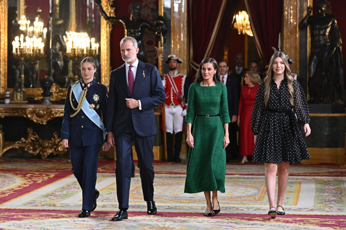 The King and Queen, together with Leonor and Sofia, at the Royal Palace.