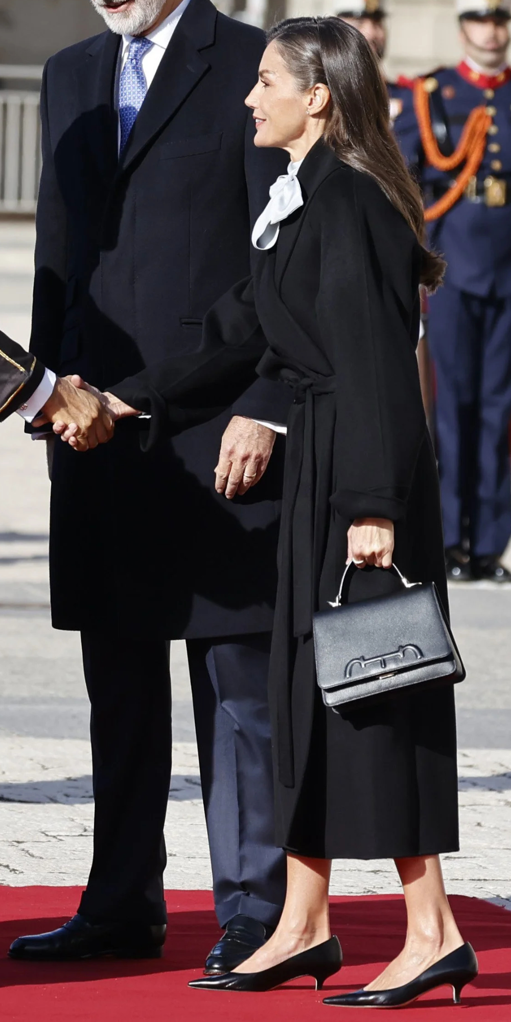 Letizia protected herself from the cold with a dressing gown-style coat.