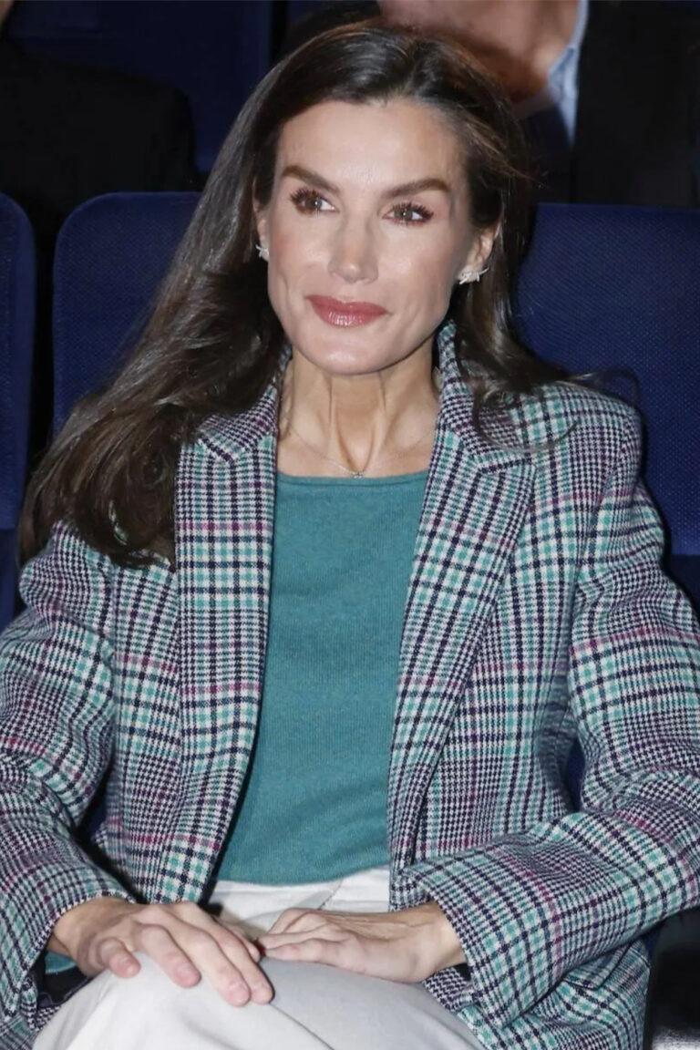 Queen Letizia’s Outfit in Tudela Included a Striking Handmade Bag Queen Letizia’s Outfit in Tudela