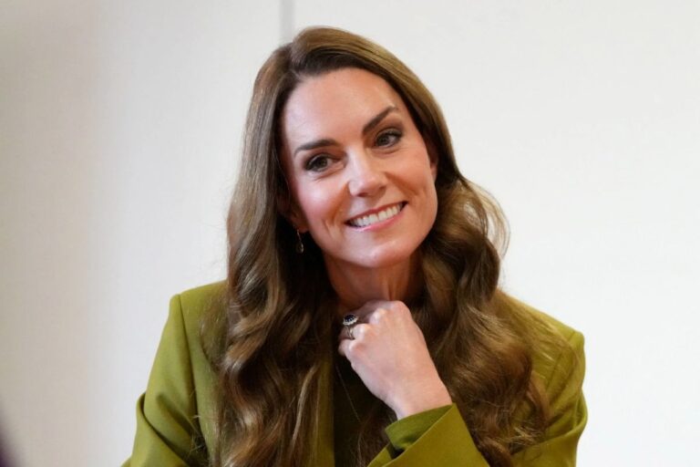 Kate Middleton Warns About Excessive Mobile Phone Use Princess Kate » Prince of Wales