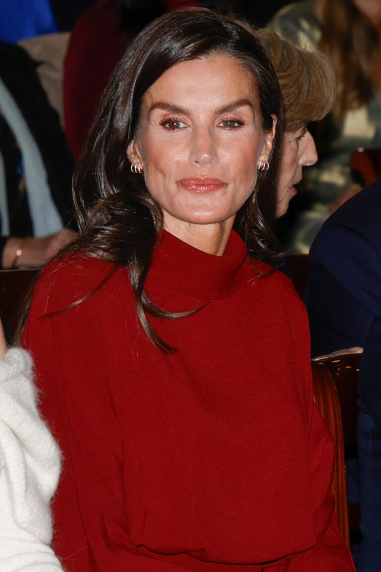 Queen Letizia brings back her iconic burgundy Massimo Dutti look Queen Letizia Massimo Dutti Look