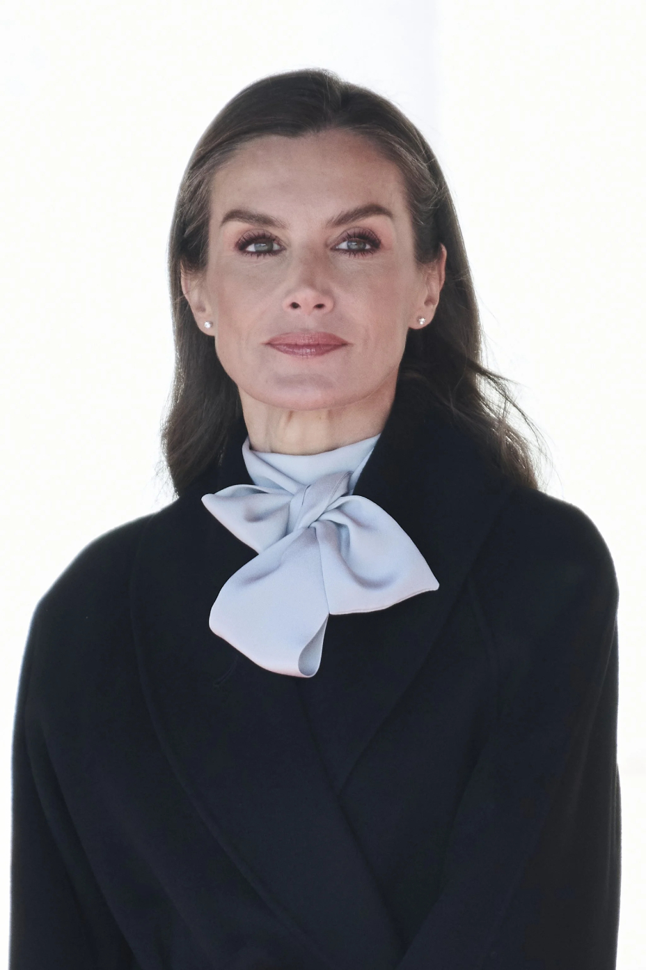 Queen Letizia wore natural makeup.