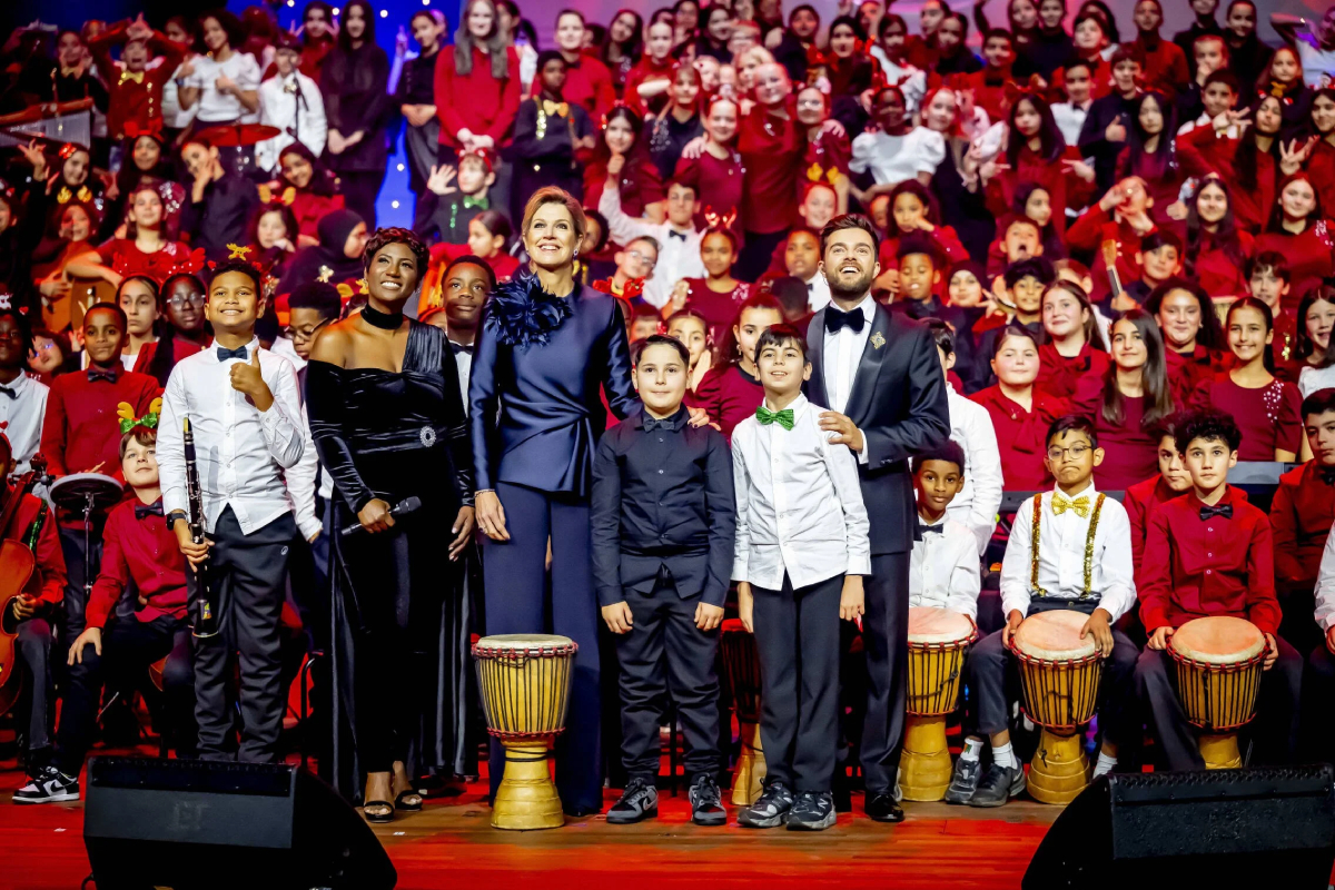 Queen Maxima Brings Festive Elegance to the Christmas Music Gala with a Refined Natan Ensemble Queen Maxima Shines at Christmas Music Gala in Breda
