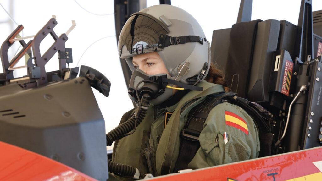 Princess Leonor's First Solo Flight Images Released