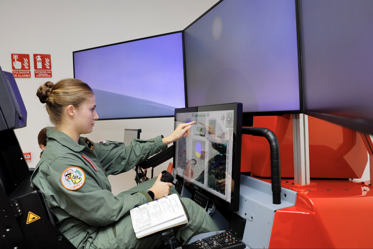 In Pictures: Princess Leonor's First Flight in the Pilatus PC-21 Aircraft Princess Leonor in the flight simulator.