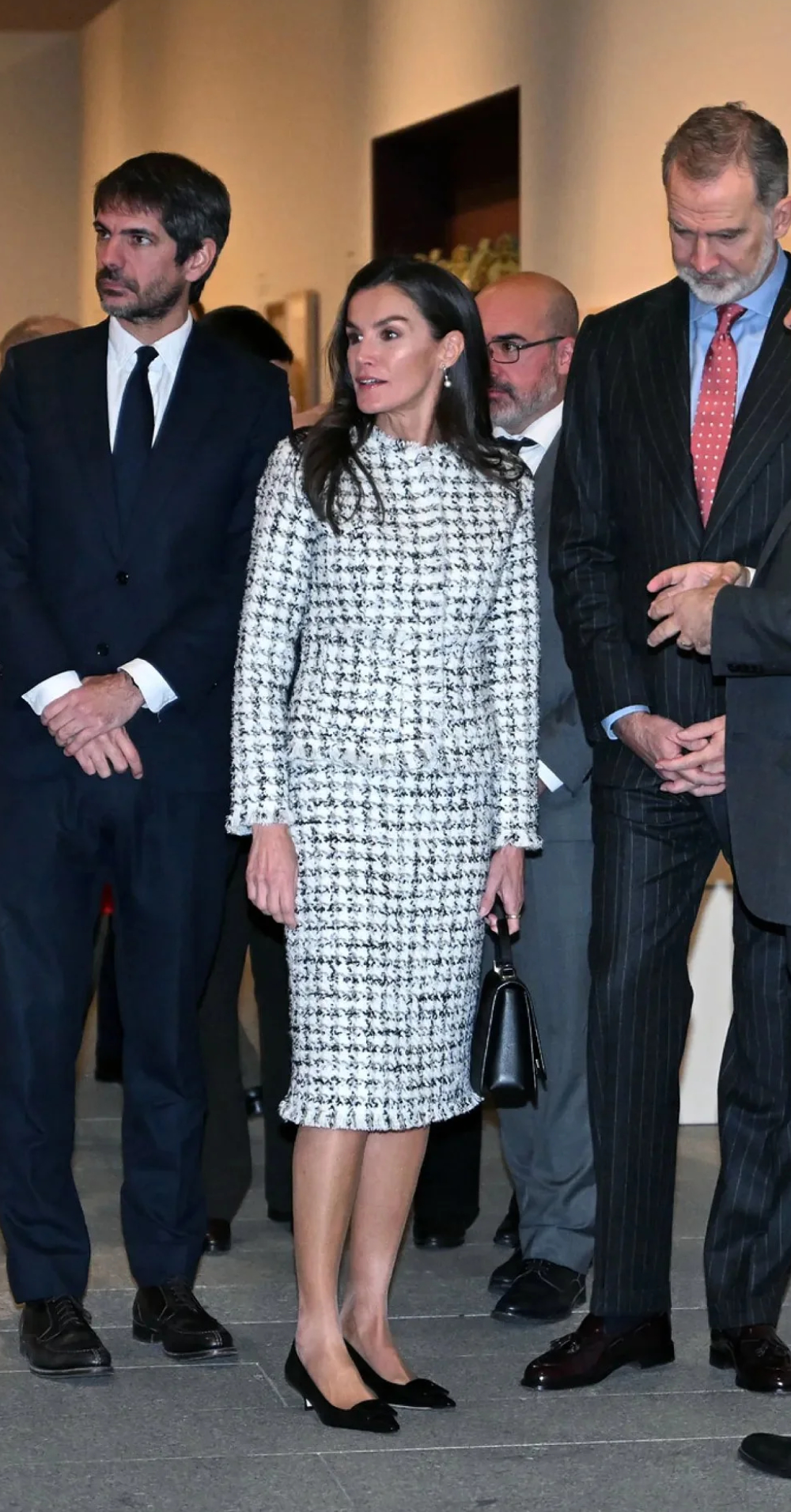 Letizia showcased a classic tweed outfit by APRAMP